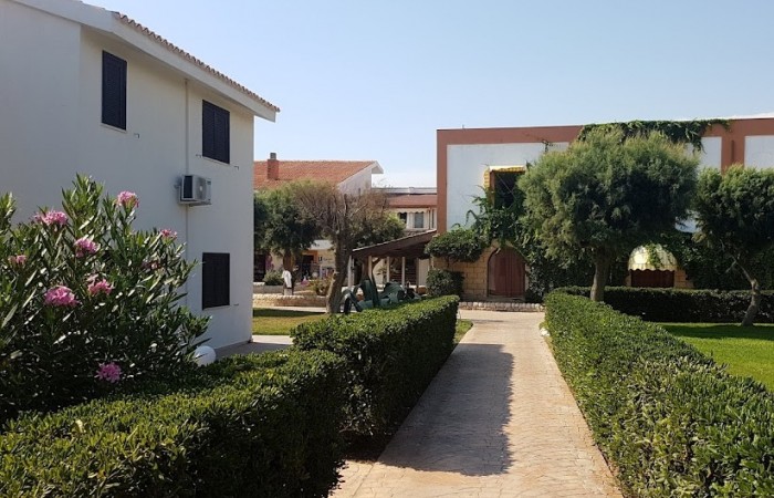 Kamarina Resort