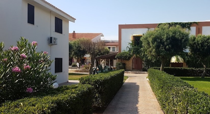 Kamarina Resort